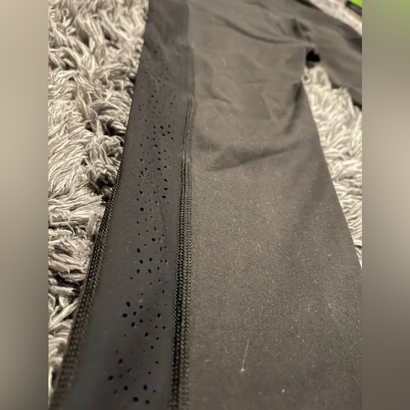 Lululemon 3/4 length leggings womens size 4 - Picture 3 of 3